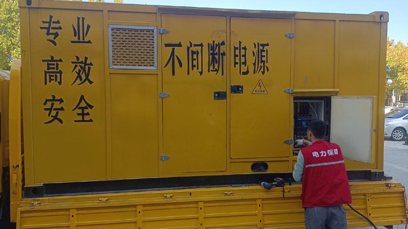 卢龙柴油发电机组和UPS电源配合使用时，如何避免切换过程中的电力中断？